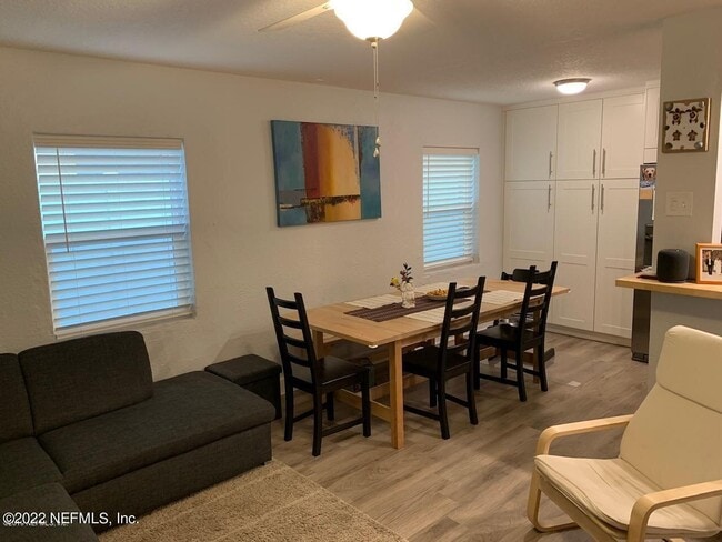 Photo - 728 7th St N