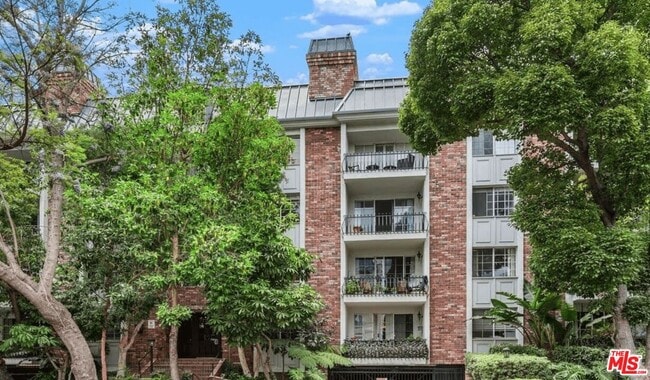 1375 Kelton Ave Unit 104