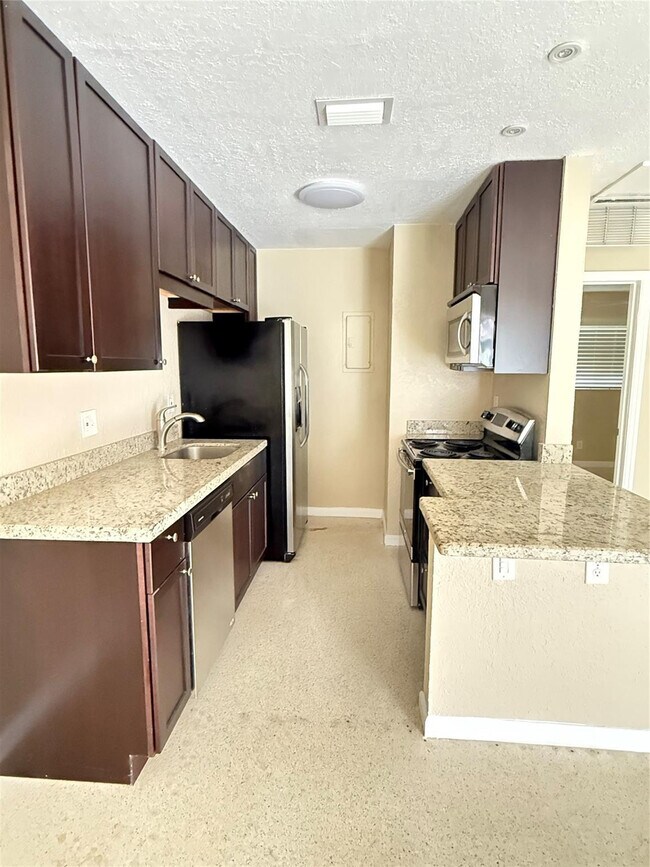 Photo - 835 NE 18th Ct