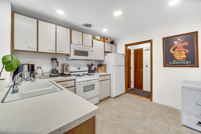 Photo - 101 N Lincoln Ln Unit 2A