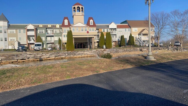 Building Photo - Furnished 3 bedroom 3 bath Apartment in Morningside Community, Blue Eye MO Unit 325