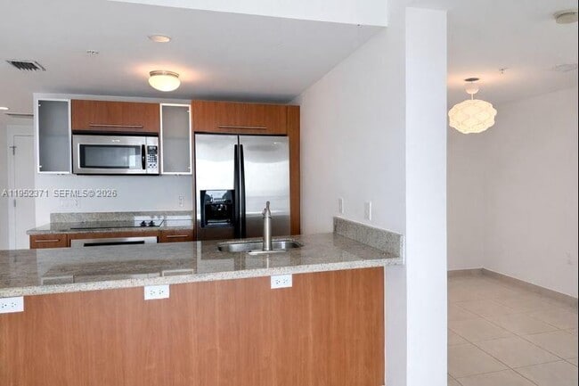 Photo - 185 SW 7th St Unidad 3704