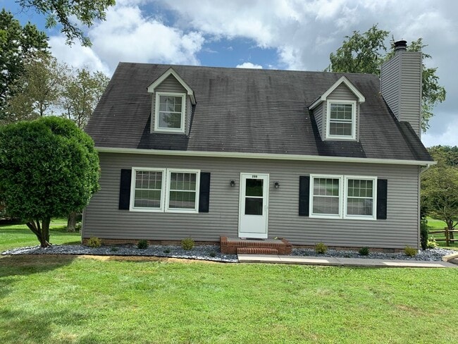 Building Photo - 208 Woodbine Dr