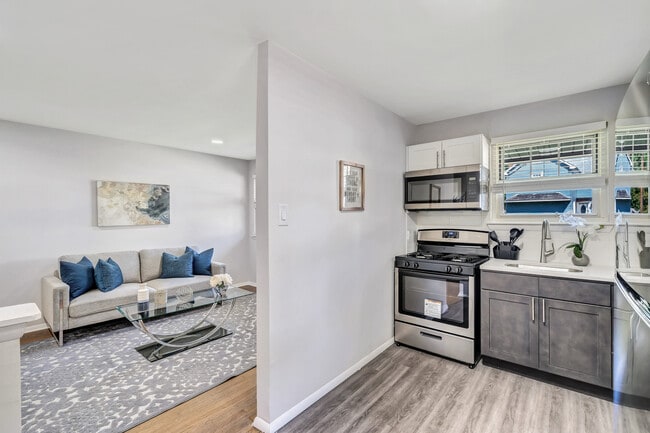 Marlton Colonial Apartments