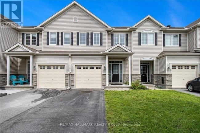 Photo - 492 Dundonald Dr
