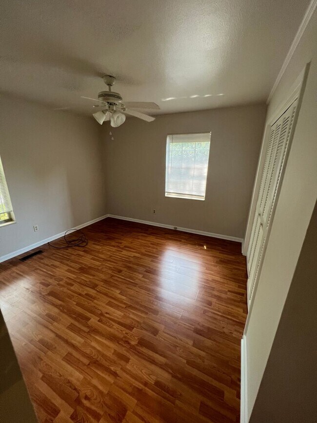 Photo - 1910 Rhonda Dr