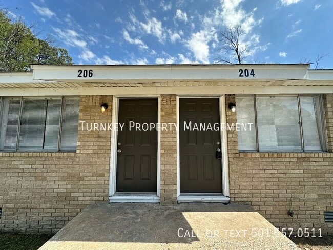 Photo - 204 Smart St