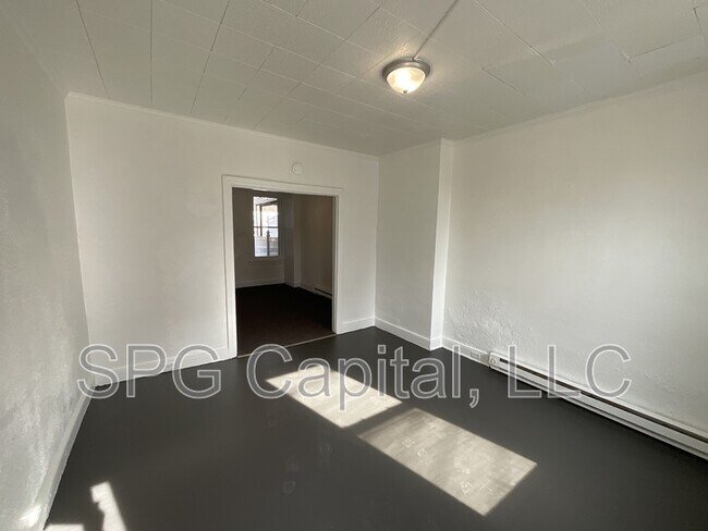 Photo - 141 E Maple St