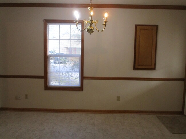 Photo - 2010 Essex Dr