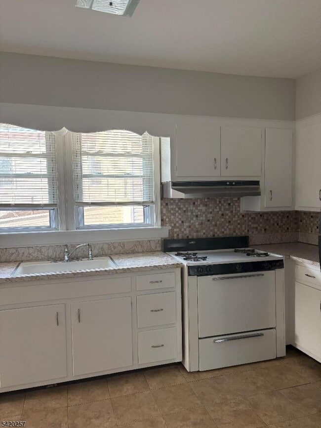 Photo - 161 Union Ave