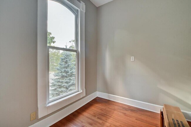 Photo - 943 N Park Ave