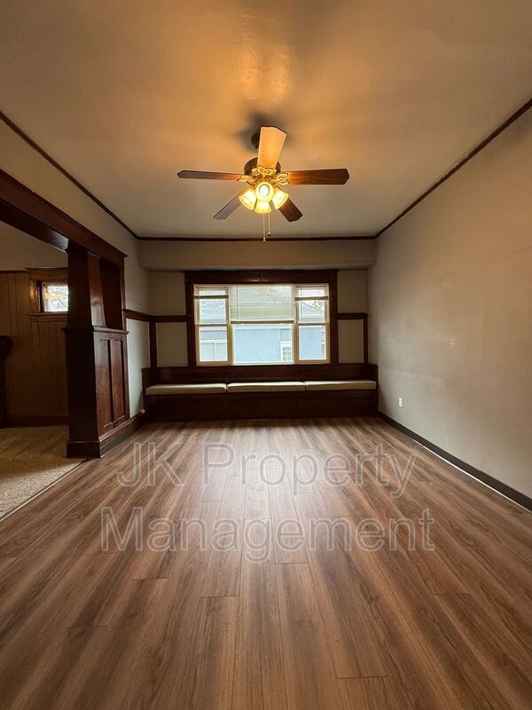 Photo - 609 6th Ave N