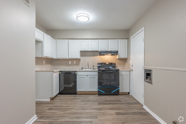 2BR, 1.5BA - 1010SF - KITCHEN