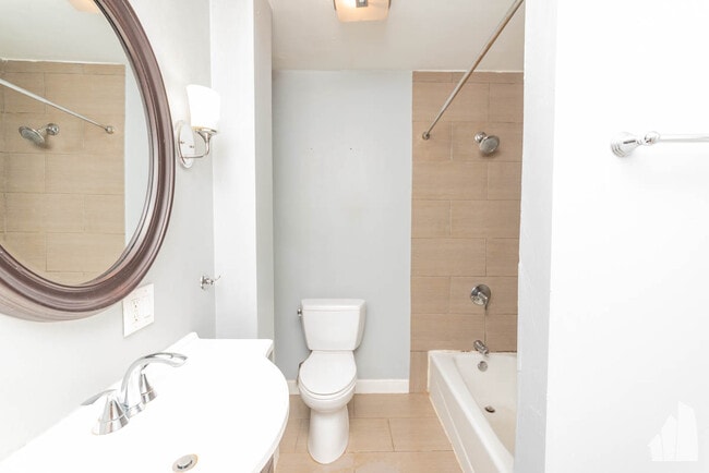 Photo - 848 N Wood St Unidad 1