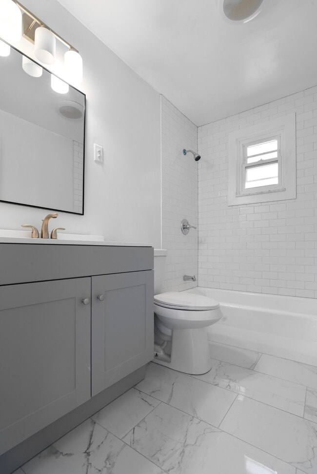 Photo - 235 McKinley St