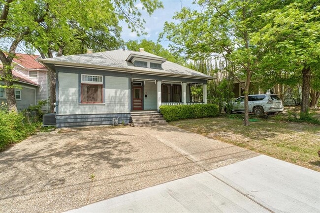 Photo - 304 W 35th St