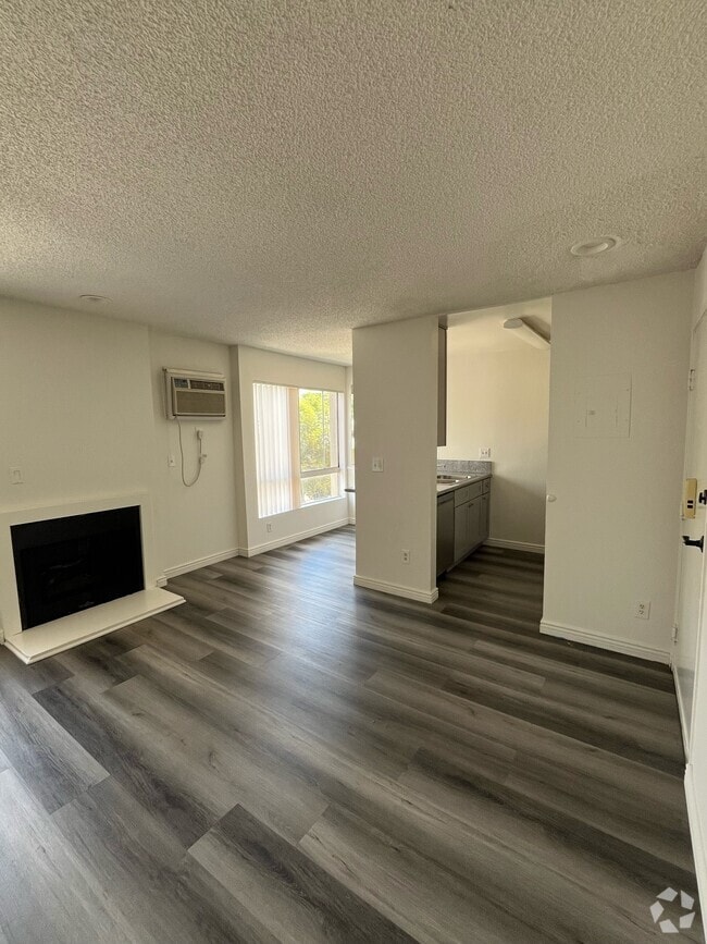 Building Photo - 1632 N Formosa Ave Unit 206 Rental