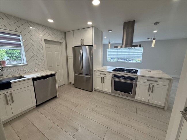 Photo - 1901 Montague St