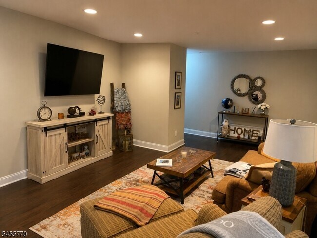 Photo - 264 Riveredge Dr