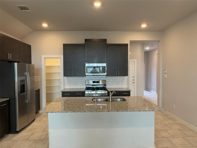 Photo - 18300 Emu Ln