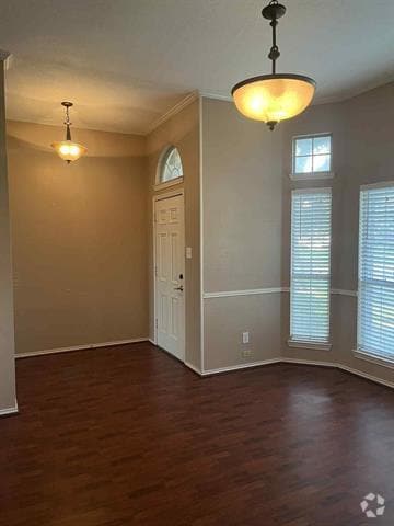 Building Photo - 8801 Creekside Dr Rental
