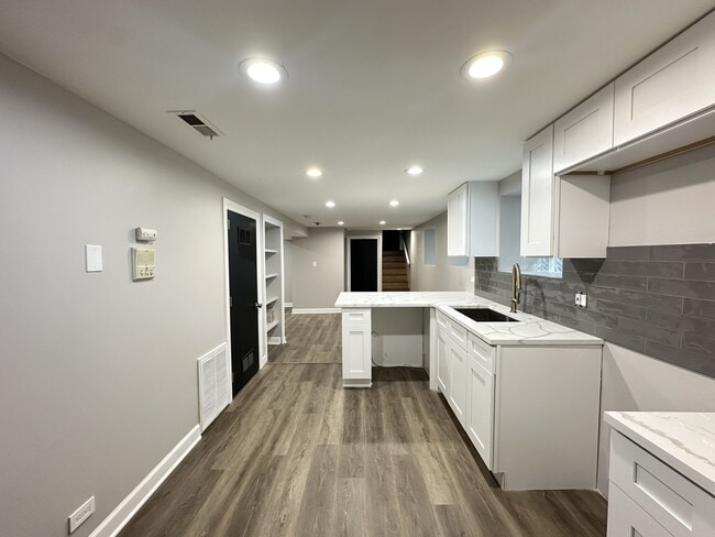 Photo - 2617 W Rascher Ave Unit NDG