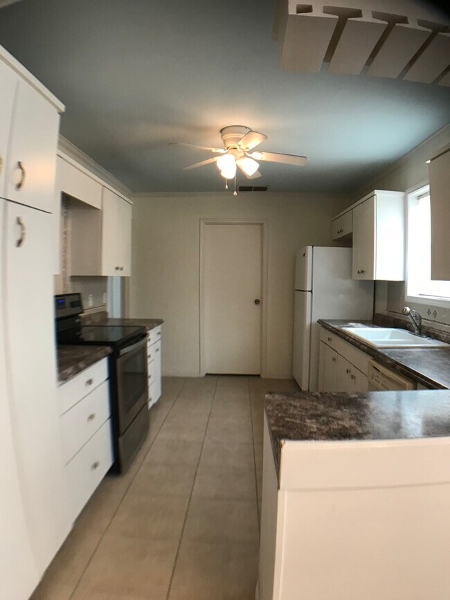 Photo - Spacious Townhouse in a Great Location!!