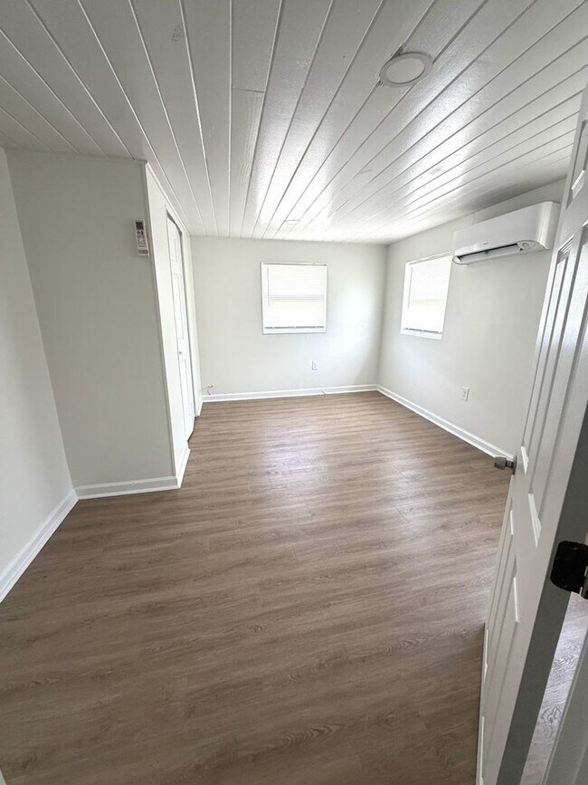 Photo - ***Cozy 1 Bedroom Apartment in Eagle Lake Unidad 11-19 W Eagle Ave  6