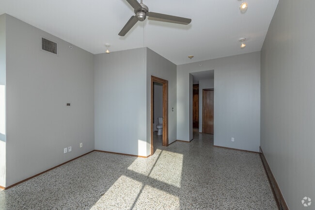 1BR, 1BA - 982SF - Bedroom
