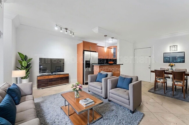 Building Photo - 150 SW 10th St Unit 4