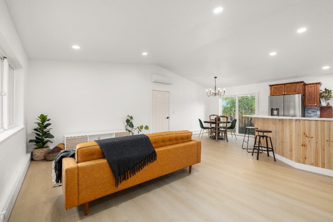 Photo - 815 Waverly Pl