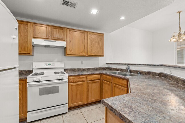 Kitchen - 6800 Vista del Norte Rd NE Unit 2717
