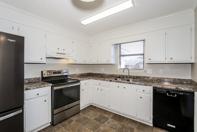 Photo - Bright 3 Bedroom Home with High Ceilings