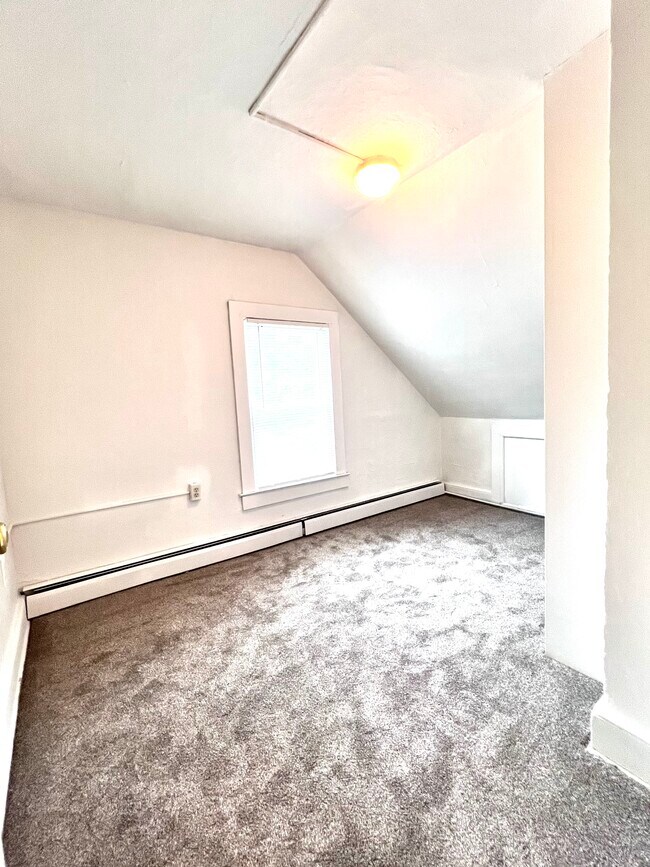 Photo - 4 Schoolhouse Ln