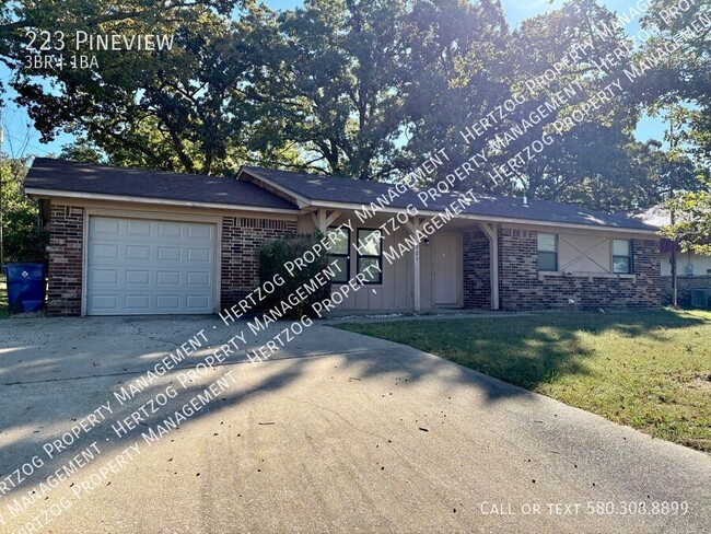 Building Photo - 223 Pineview-