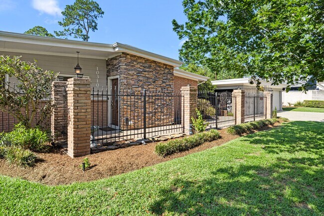 Photo - 10310 Mayfield Rd