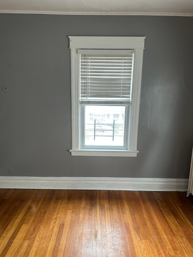 Photo - 158 Paulding Ave Unit Apt 2