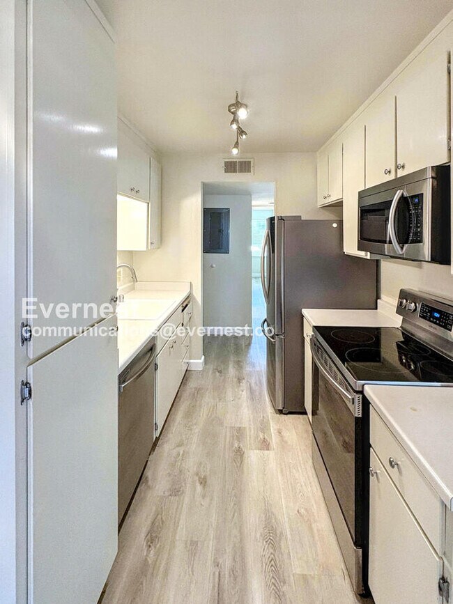 Photo - 283 Tradewinds Dr Unit APT 8