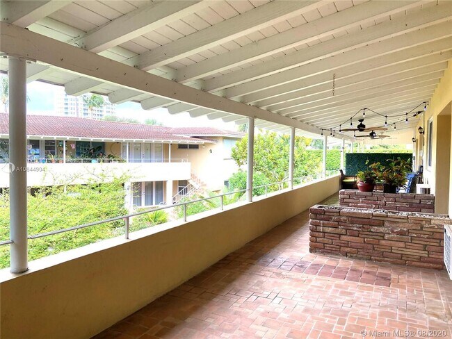 Photo - 30 Park Dr Unidad 16