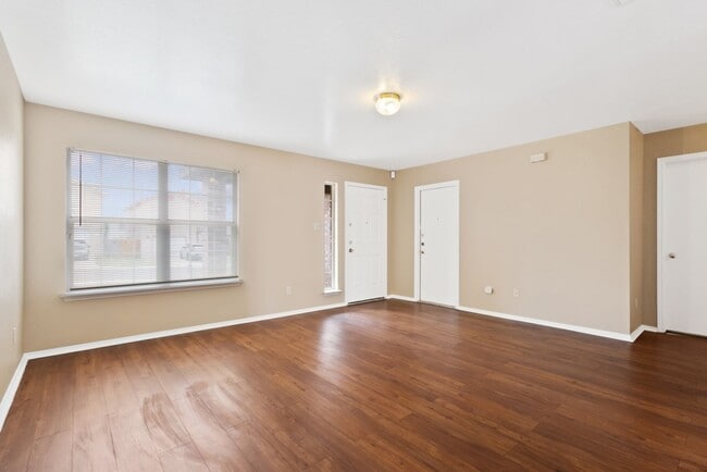 Building Photo - 3 Bedroom/2 Bath Meadow Brook Subdivision