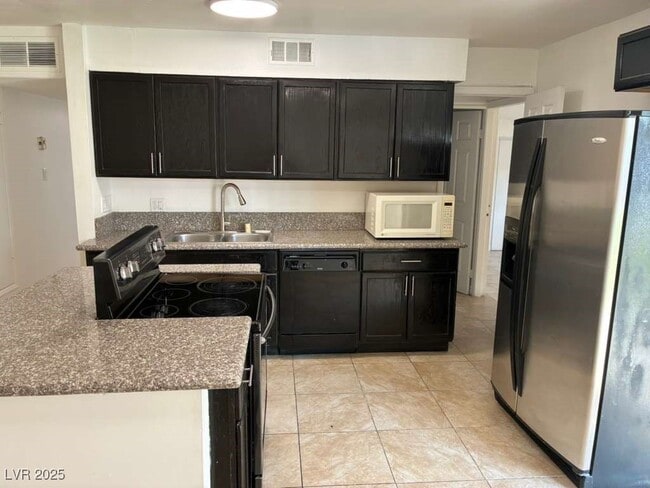 Building Photo - 6121 Granada Cir Rental