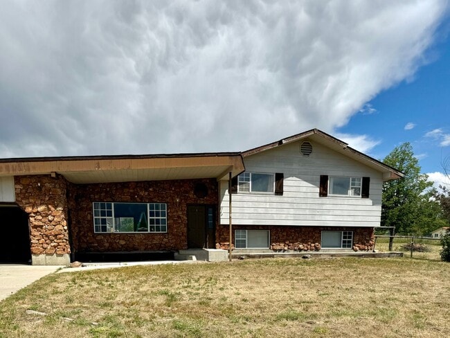 Building Photo - 3 Bed, 2 Bath Home in Florence w Spacious Yard!