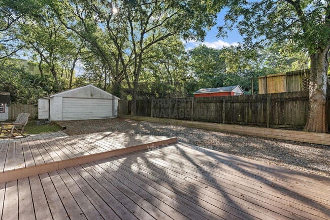 Photo - 2009 Oakwood Ave