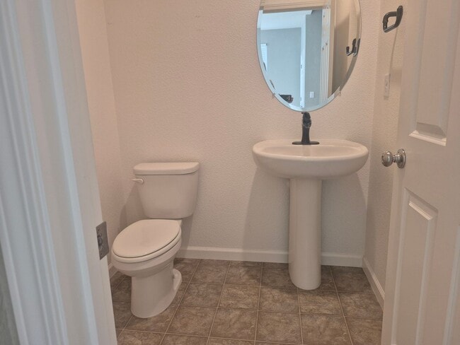 Photo - Beautiful 3 Bedroom 2.5 bath home with loft.