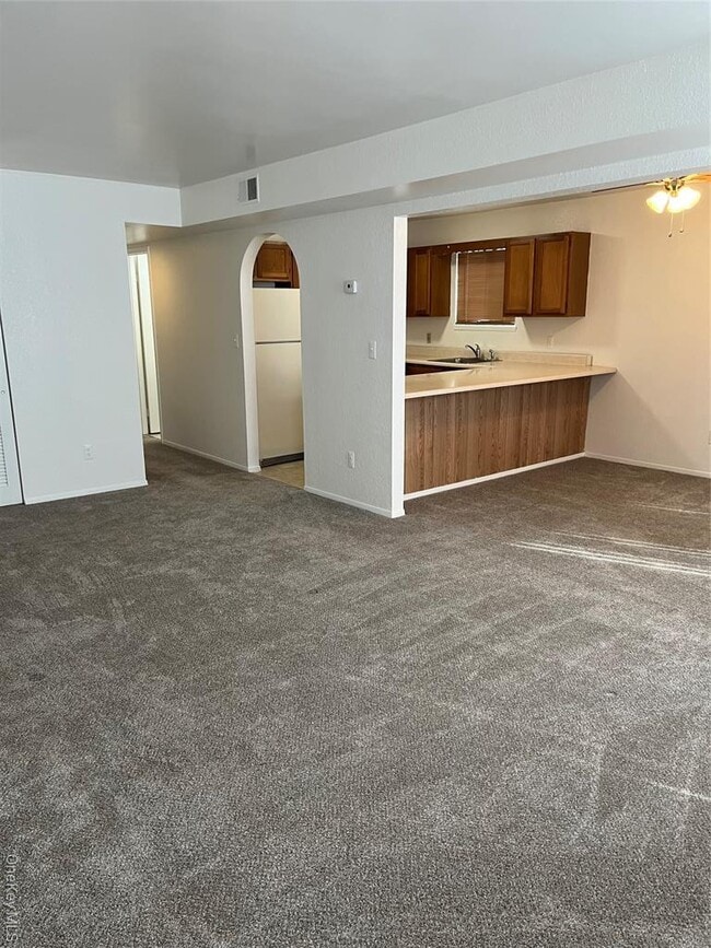 Photo - 204 Pine Hollow Way