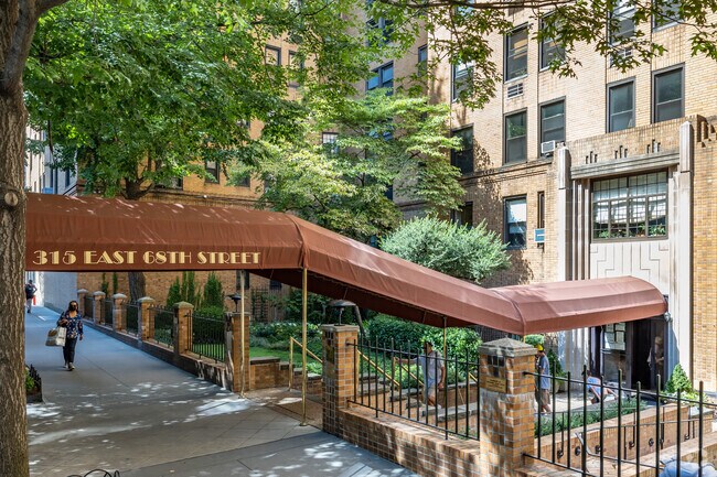 Photo - 1296-1304 Second Ave