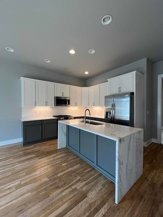 Photo - Charming 4 bed and 4 bathroom house!