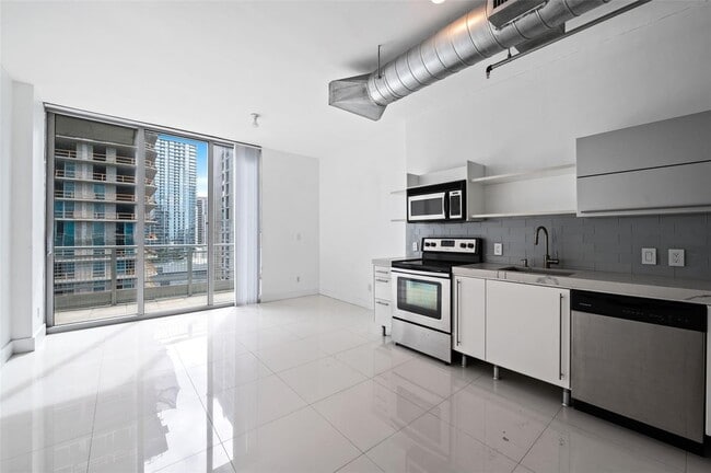 Building Photo - 690 SW 1st Ct Unit 2308 Rental