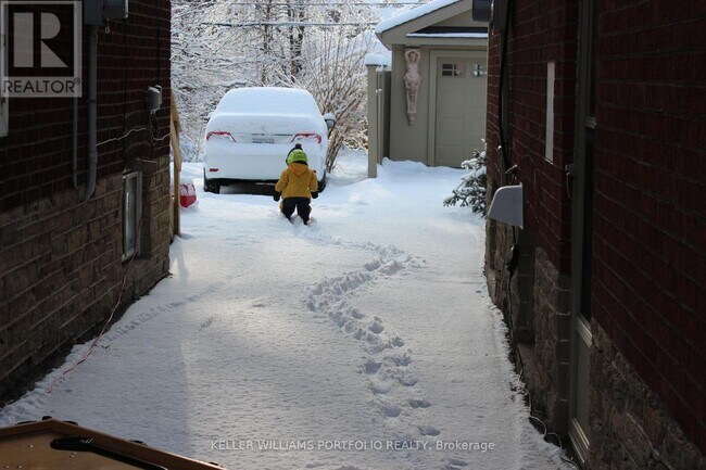 Photo - 145 Glengrove Ave W