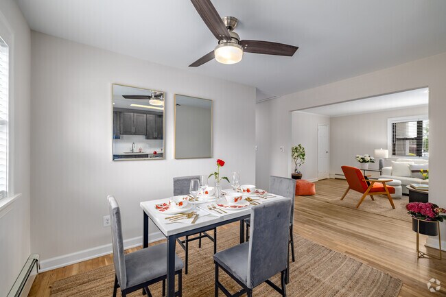 2BR, 1BA - 884SF - Dining Room